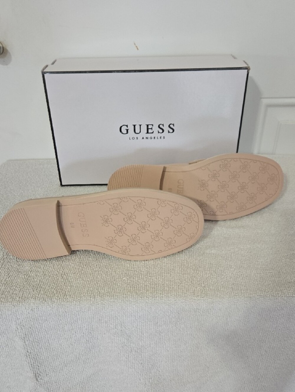 GUESS Women's Nude Shatha Patent Leather Loafers Size 8 NWT - Picture 5 of 6